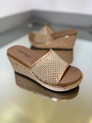 Corky's Mesh Around Caramel