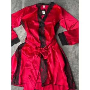 Frederick's of Hollywood Aspen Mae Robe Women's Small Satin Lace Barberry Black