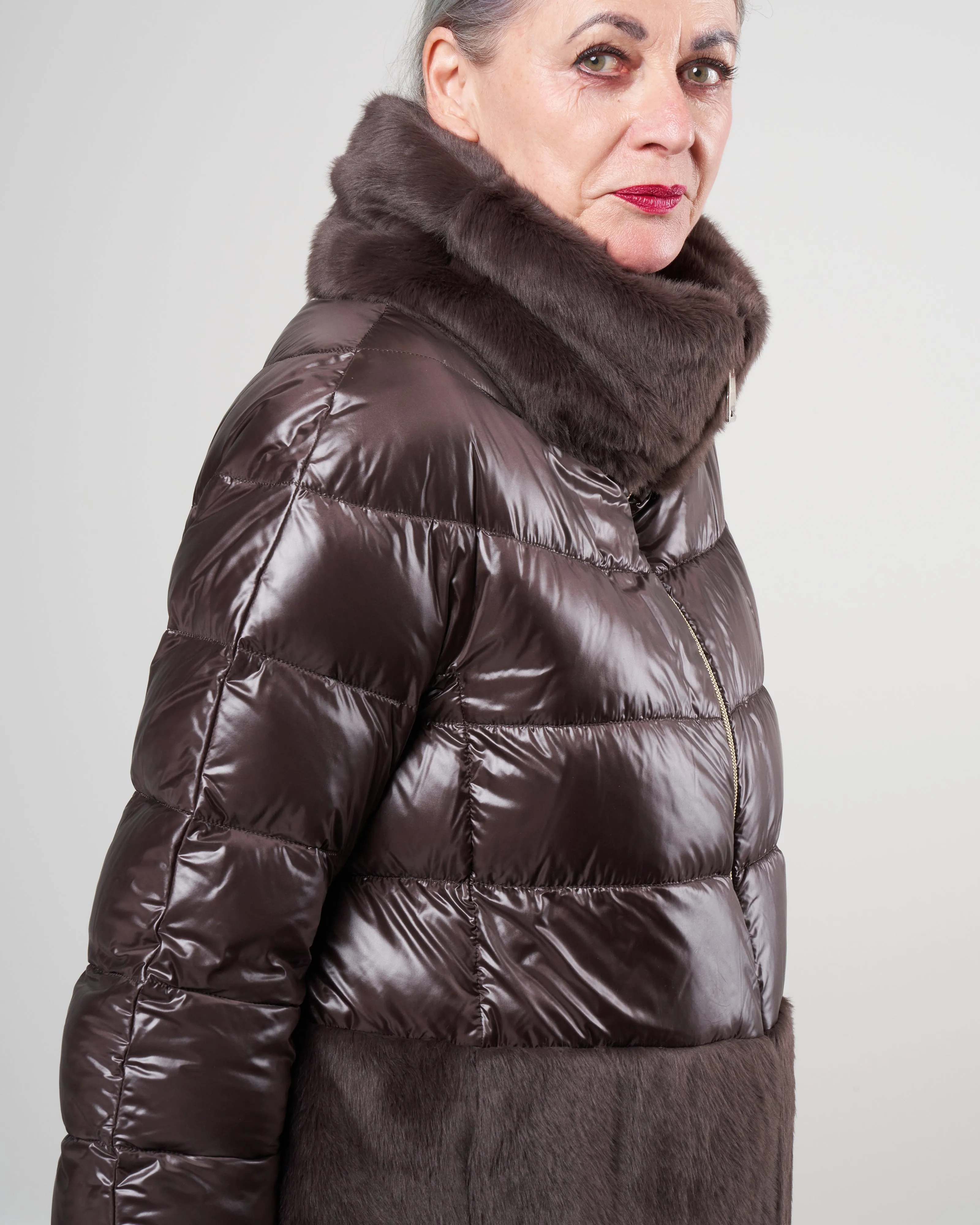 nylon ultralight short jacket w/ faux fur hem & collar - fondente