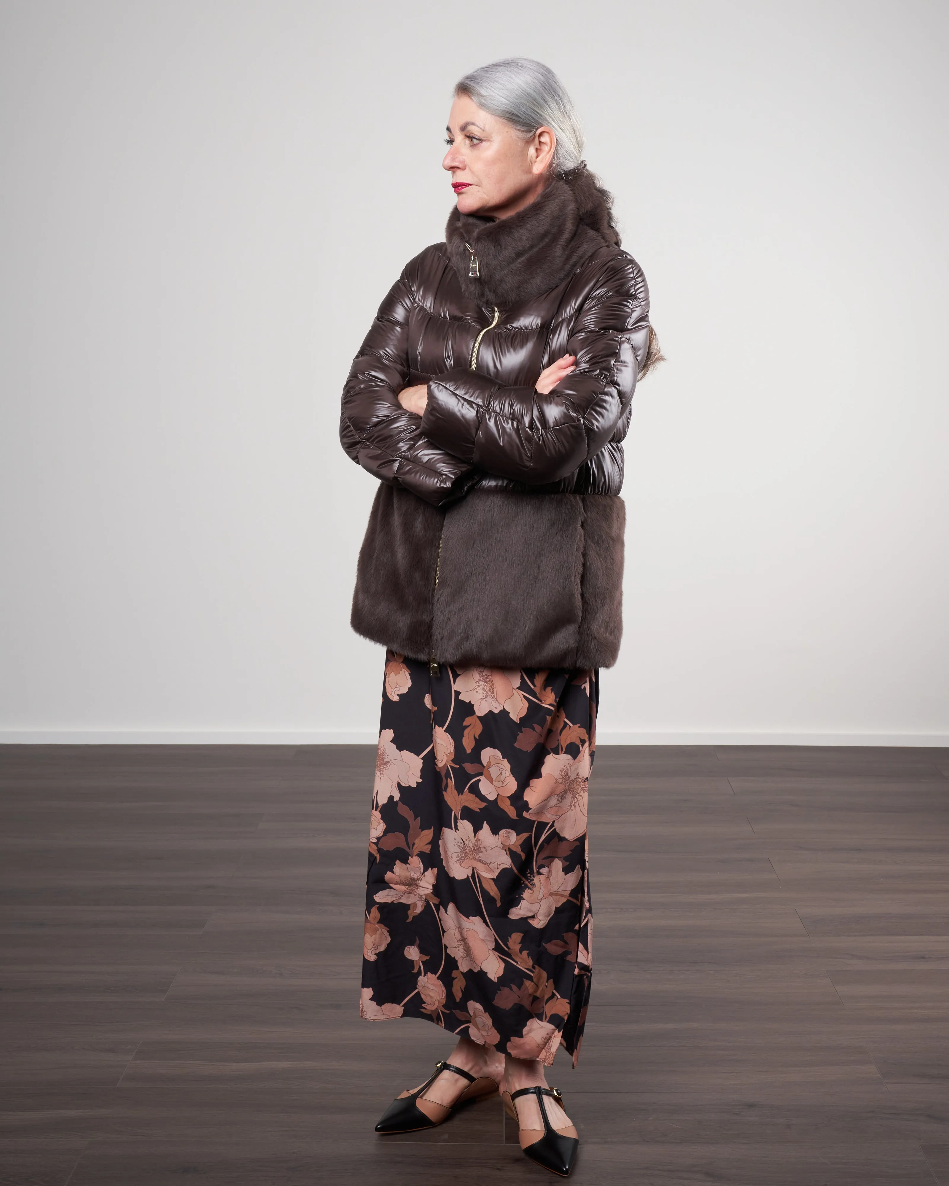 nylon ultralight short jacket w/ faux fur hem & collar - fondente