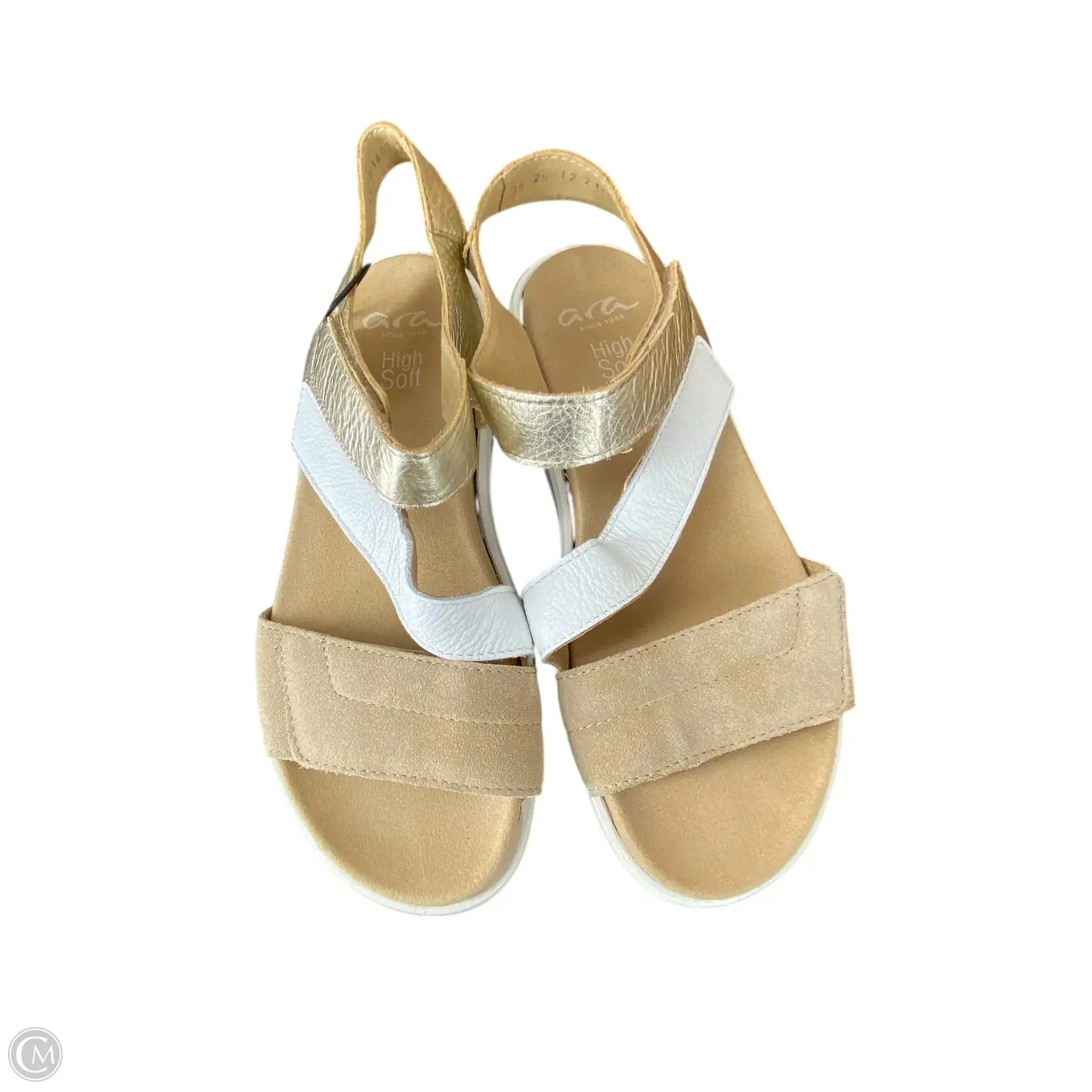 Sandals Flats By Clothes Mentor In Tan & White, Size: 6