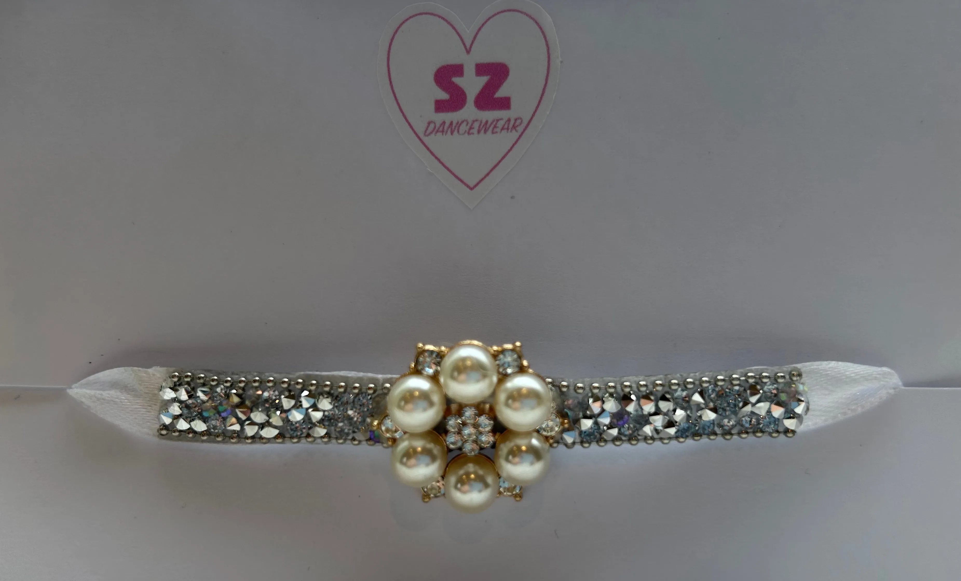 Silver and White Bunwrap