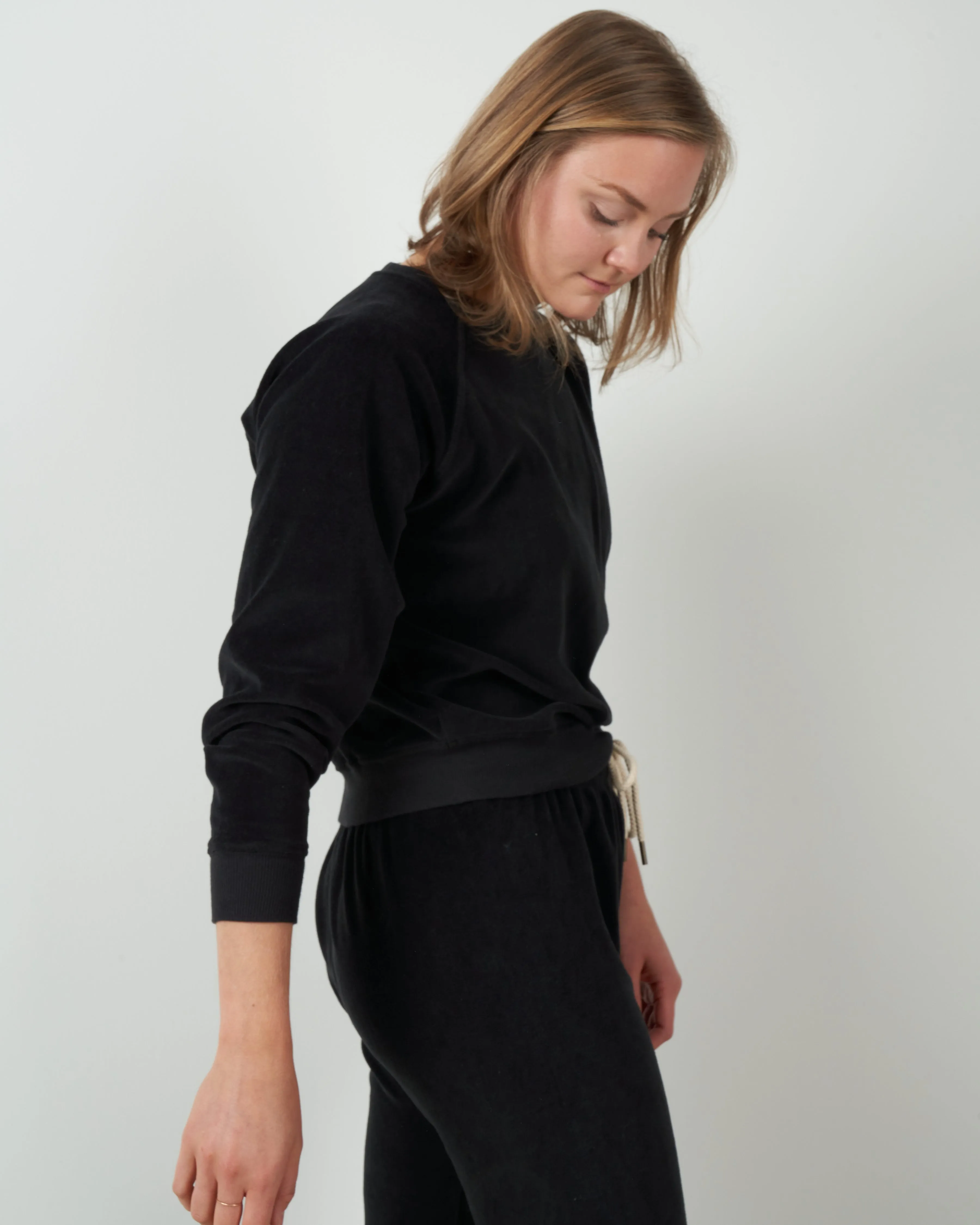 the velour shrunken sweatshirt - almost black