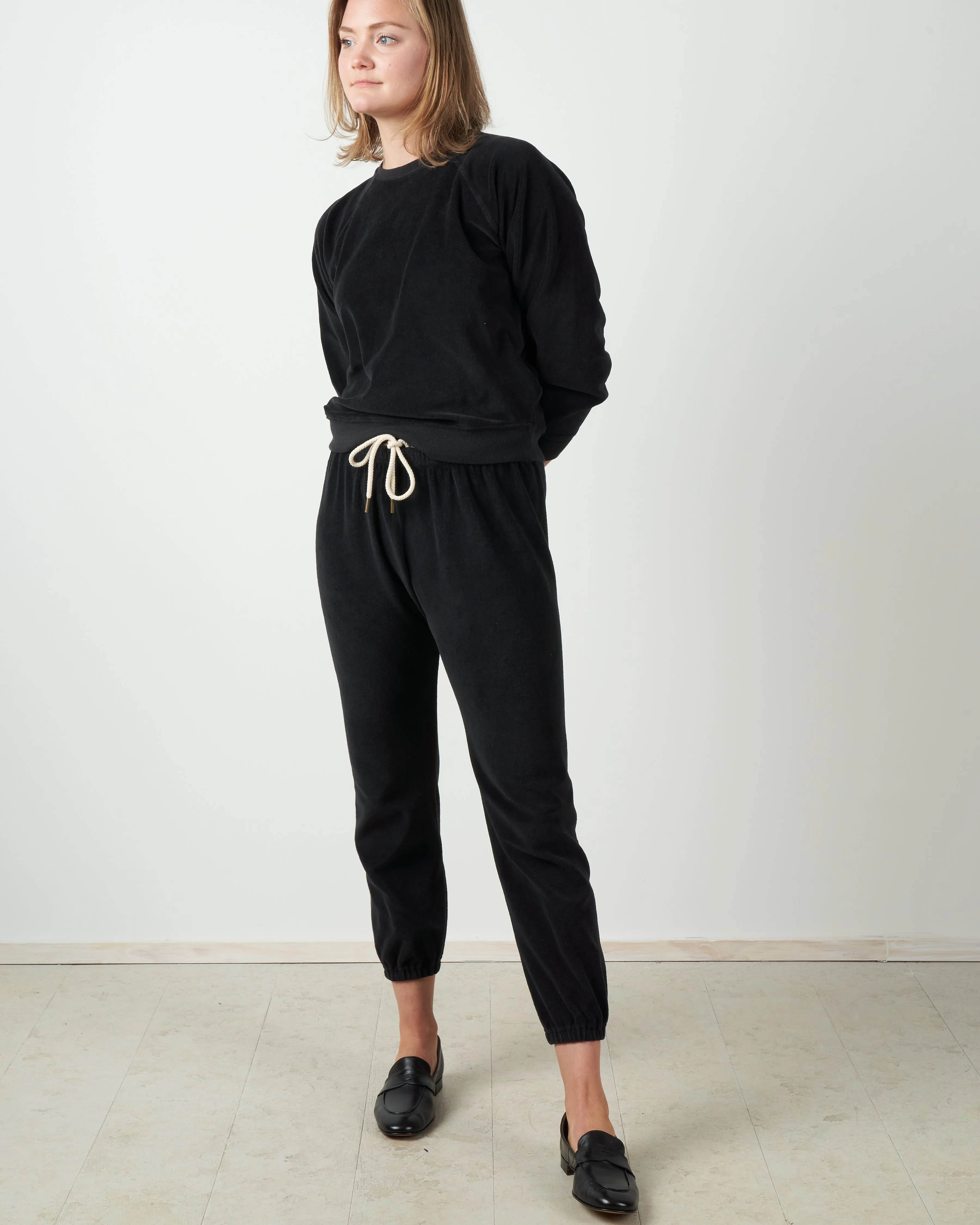 the velour stadium sweatpant - almost black
