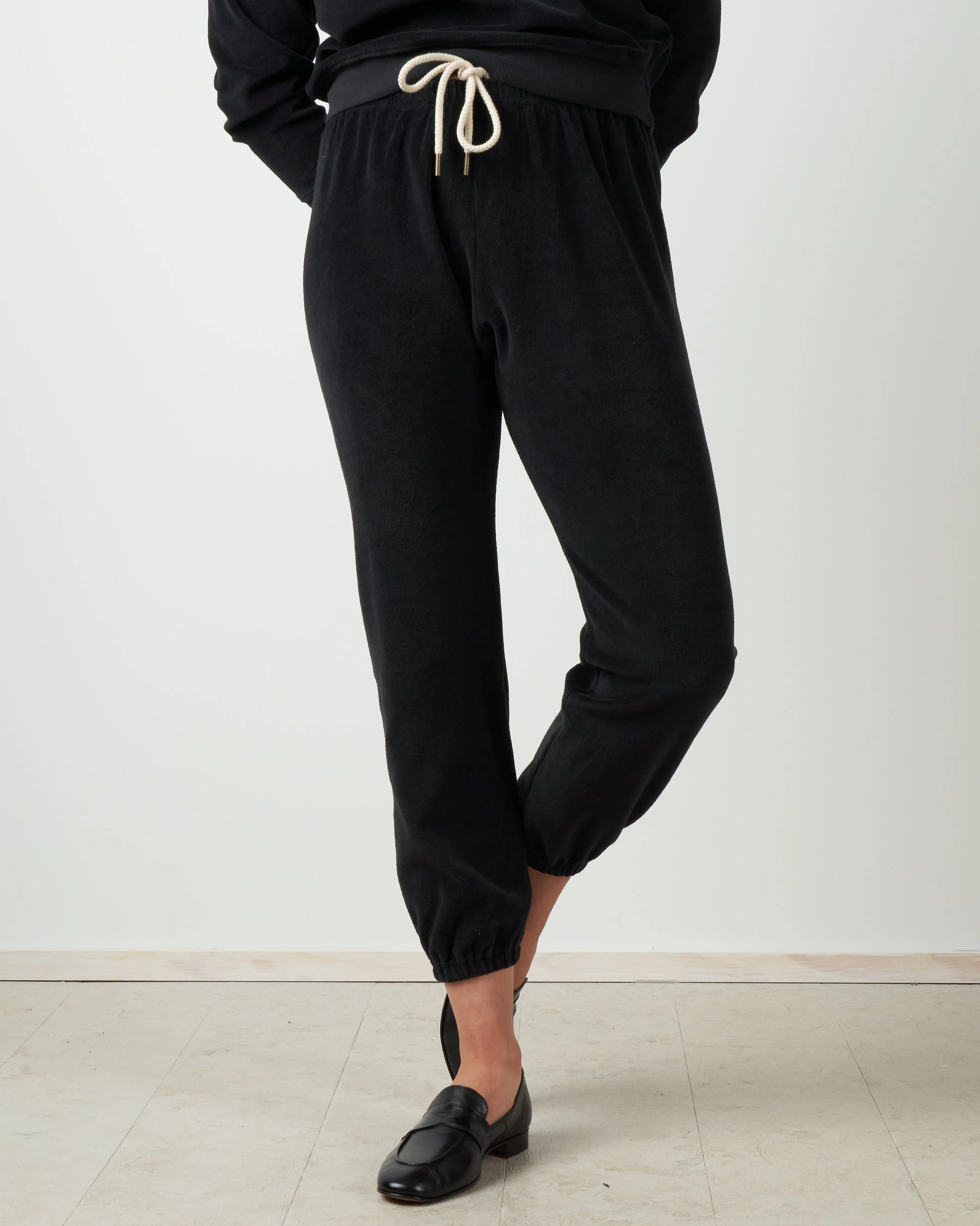 the velour stadium sweatpant - almost black